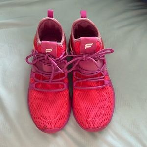 I’m trying to sell these Fabletics sneakers. They are in great condition!